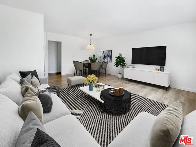 $2,400 | 1444 South Cochran Avenue, Unit 3, Los Angeles, CA 90019