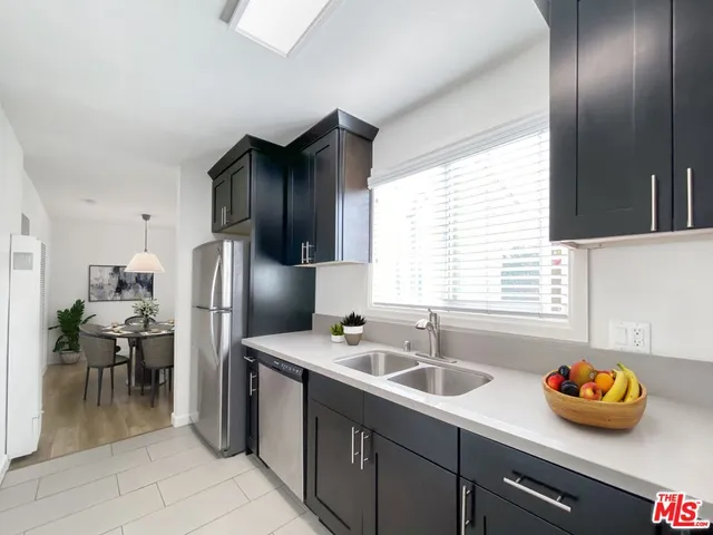 $2,400 | 1444 South Cochran Avenue, Unit 3, Los Angeles, CA 90019