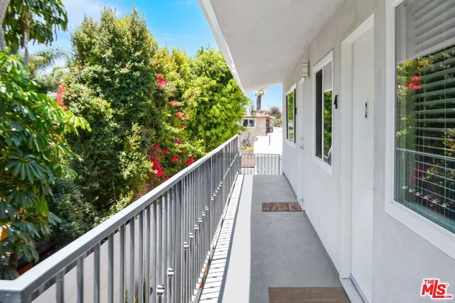 $2,400 | 1444 South Cochran Avenue, Unit 3, Los Angeles, CA 90019