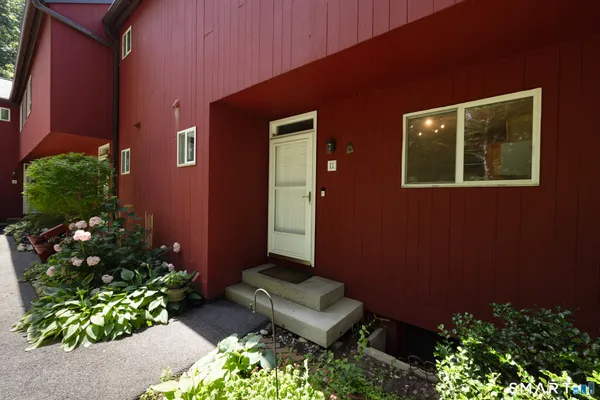 $310,000 | 11 Lower Cmns, Unit 11, Woodbury, CT 06798