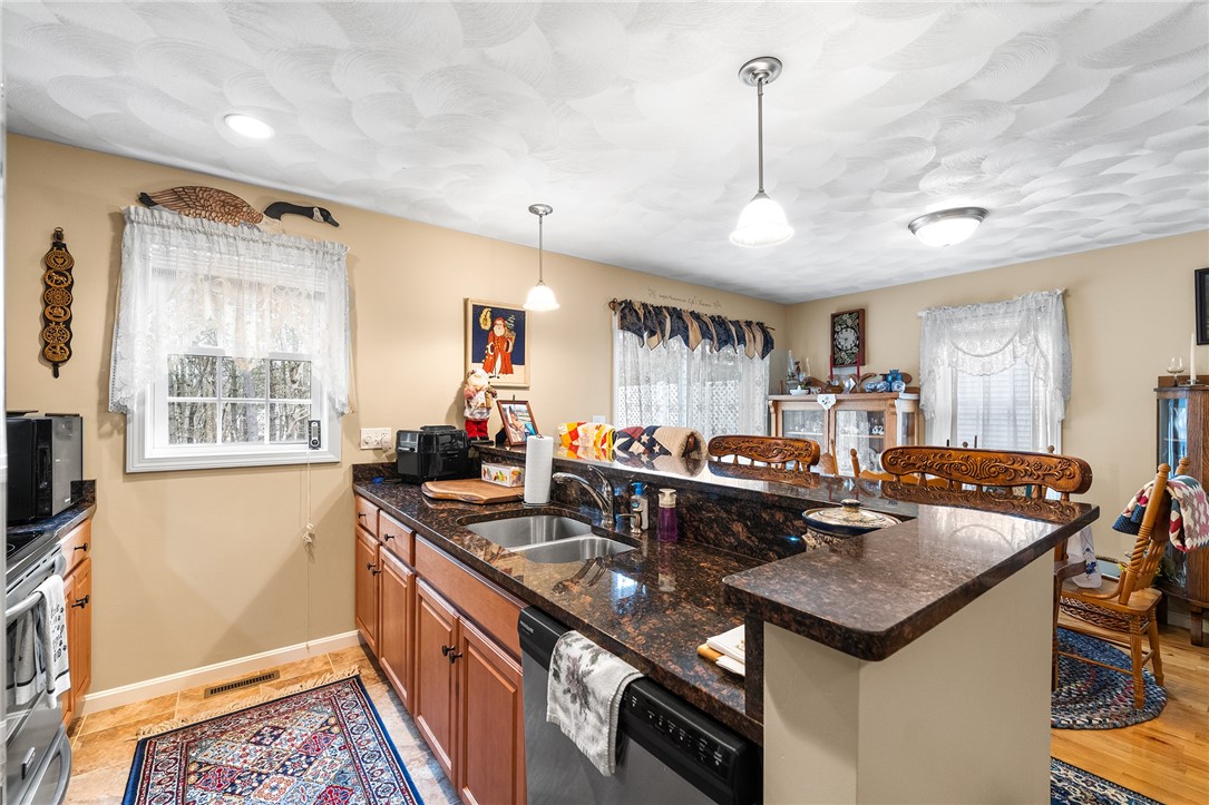 246 Jefferson Road Burrillville, RI 02830 - Photo 12 of 39