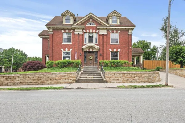$475,000 | 2028 Clay Street, St. Joseph, MO 64501