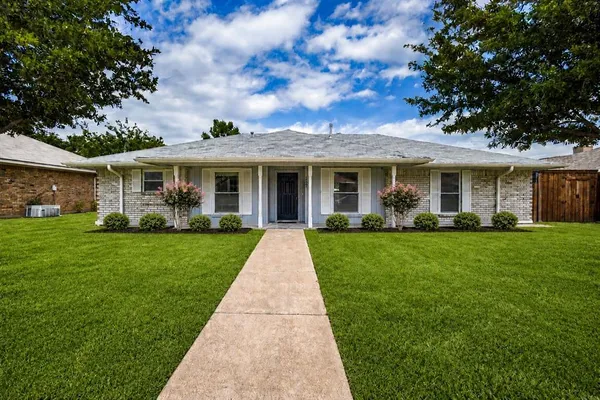 $2,700 | 1323 Lark Lane, Lewisville, TX 75077
