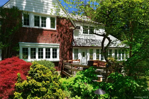 $1,849,000 | 10 Crescent Road, Port Washington, NY 11050