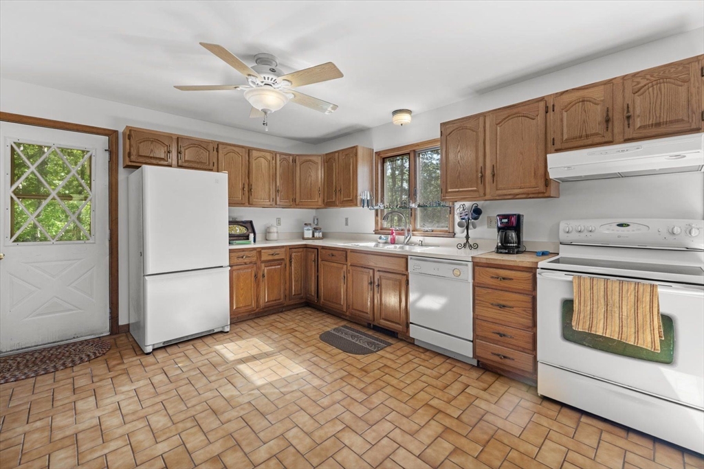 110 B High Street Upton, MA 01568 - Photo 11 of 40