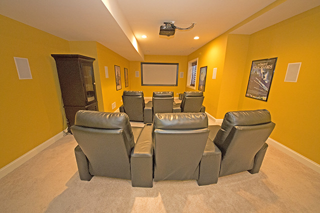 527 Ranch Road Wheaton, IL 60187 - Photo 18 of 25 a living room with furniture and a window