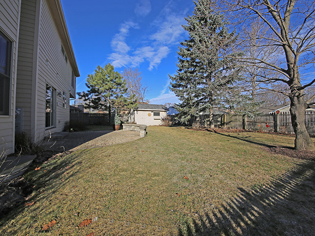 527 Ranch Road Wheaton, IL 60187 - Photo 23 of 25 a view of a backyard of the house