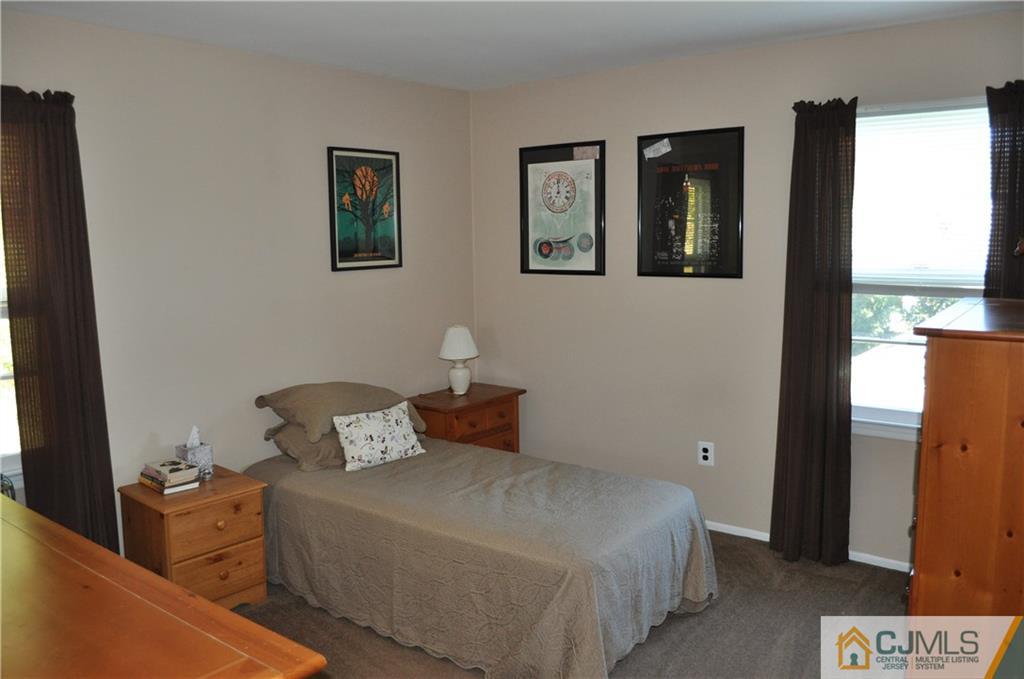 14 Oak Tree Road Monmouth Junction, NJ 08852 - Photo 18 of 25 Gallery Image 18