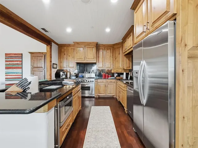 $589,000 | 2033 Harbor Way, Unit 302, Graford, TX 76449