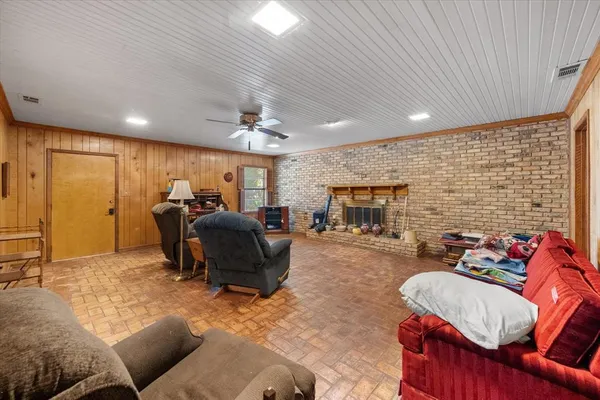 $215,000 | 409 Overlook Drive North, Kerens, TX 75144