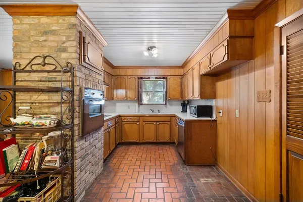 $215,000 | 409 Overlook Drive North, Kerens, TX 75144