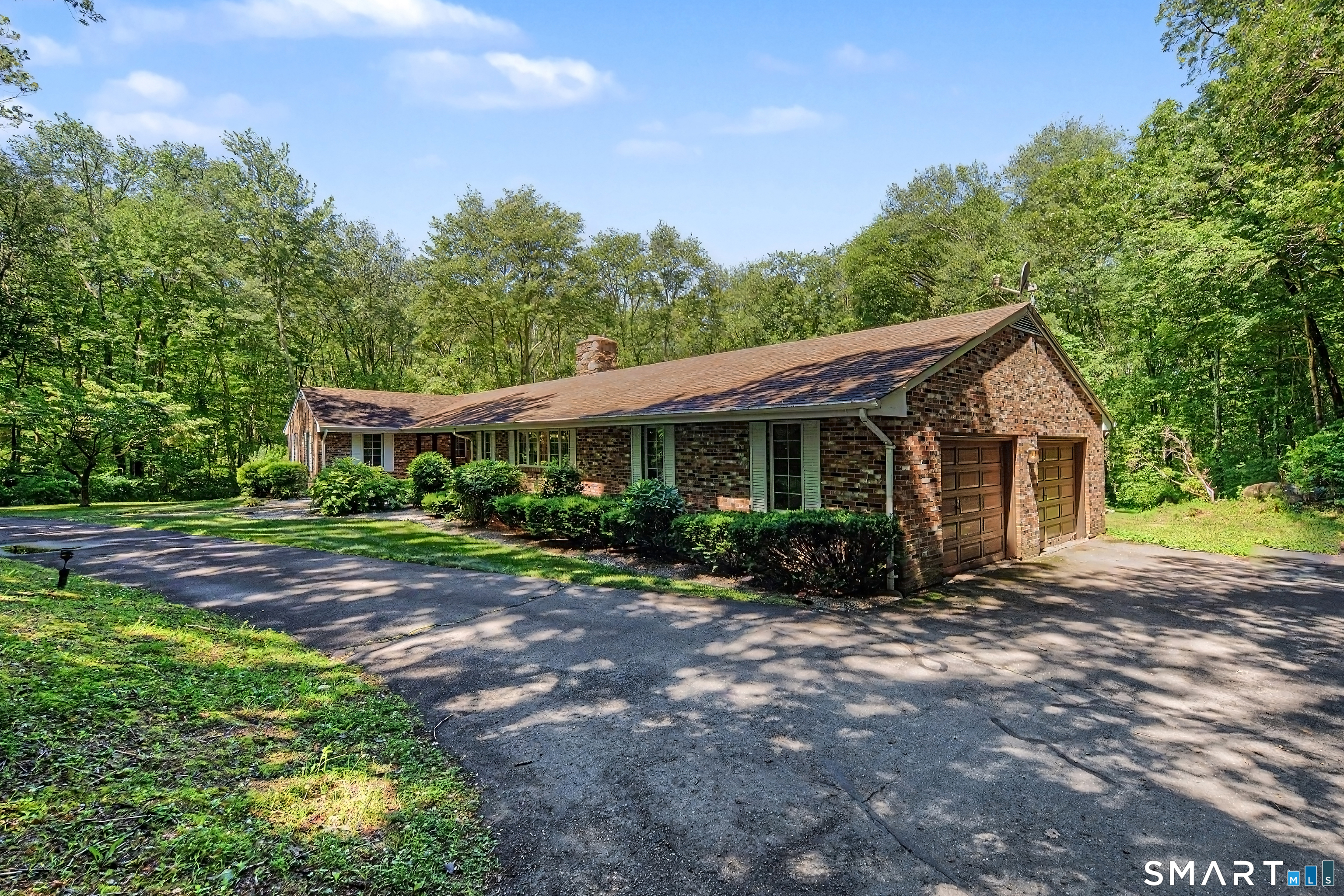 370 Hubbard Road Haddam, CT 06441 - Photo 3 of 39