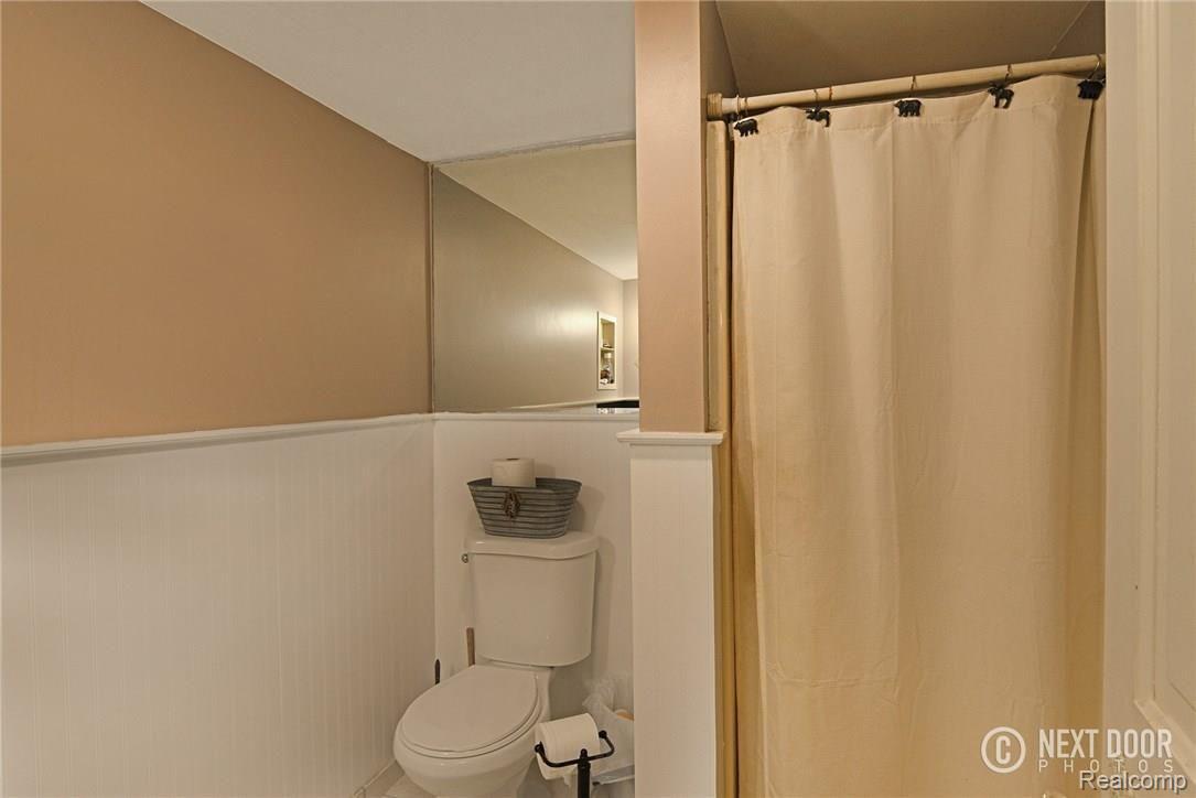 1426 Faussett Road Howell, MI 48855 - Photo 17 of 28 Upper level bedroom with Shower