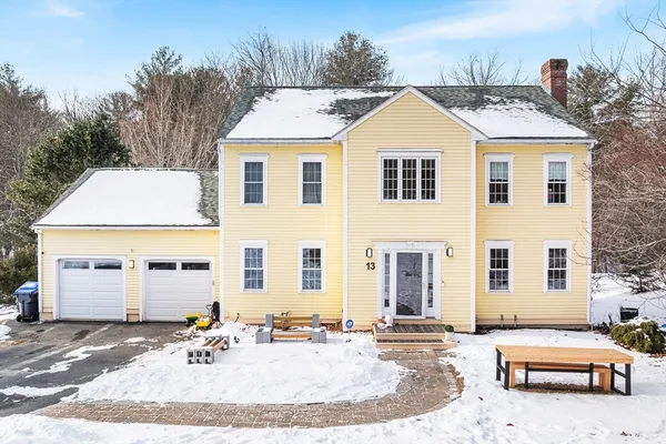 $820,000 | 13 Jonathans Way, Upton, MA 01568