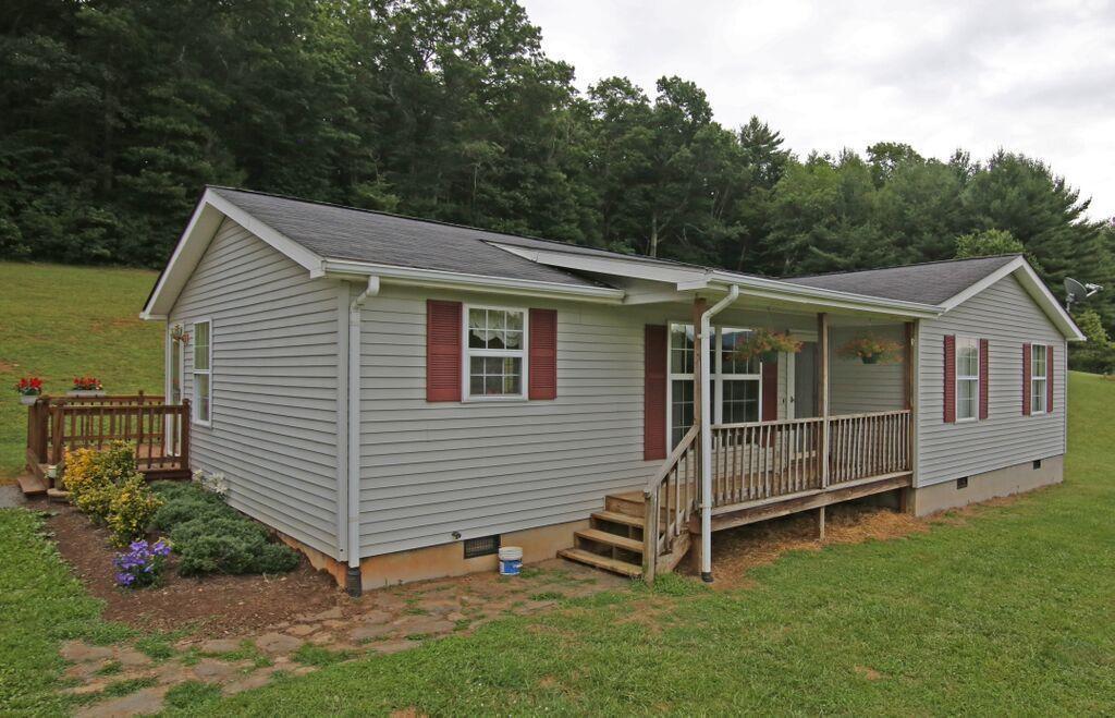 1059 Conner Grove Road Southwest Willis, VA 24380 - Photo 5 of 19 IS9pxbir27p2zr1000000000