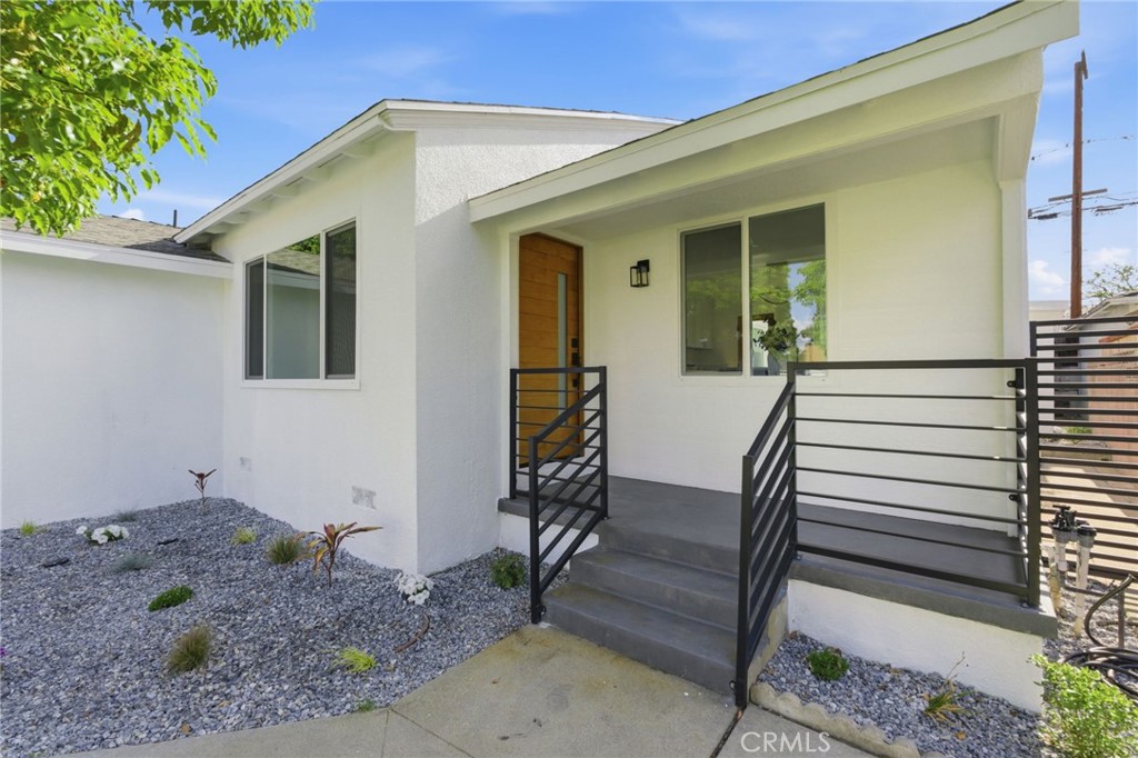 3516 Roxanne Avenue Long Beach, CA 90808 - Photo 2 of 32