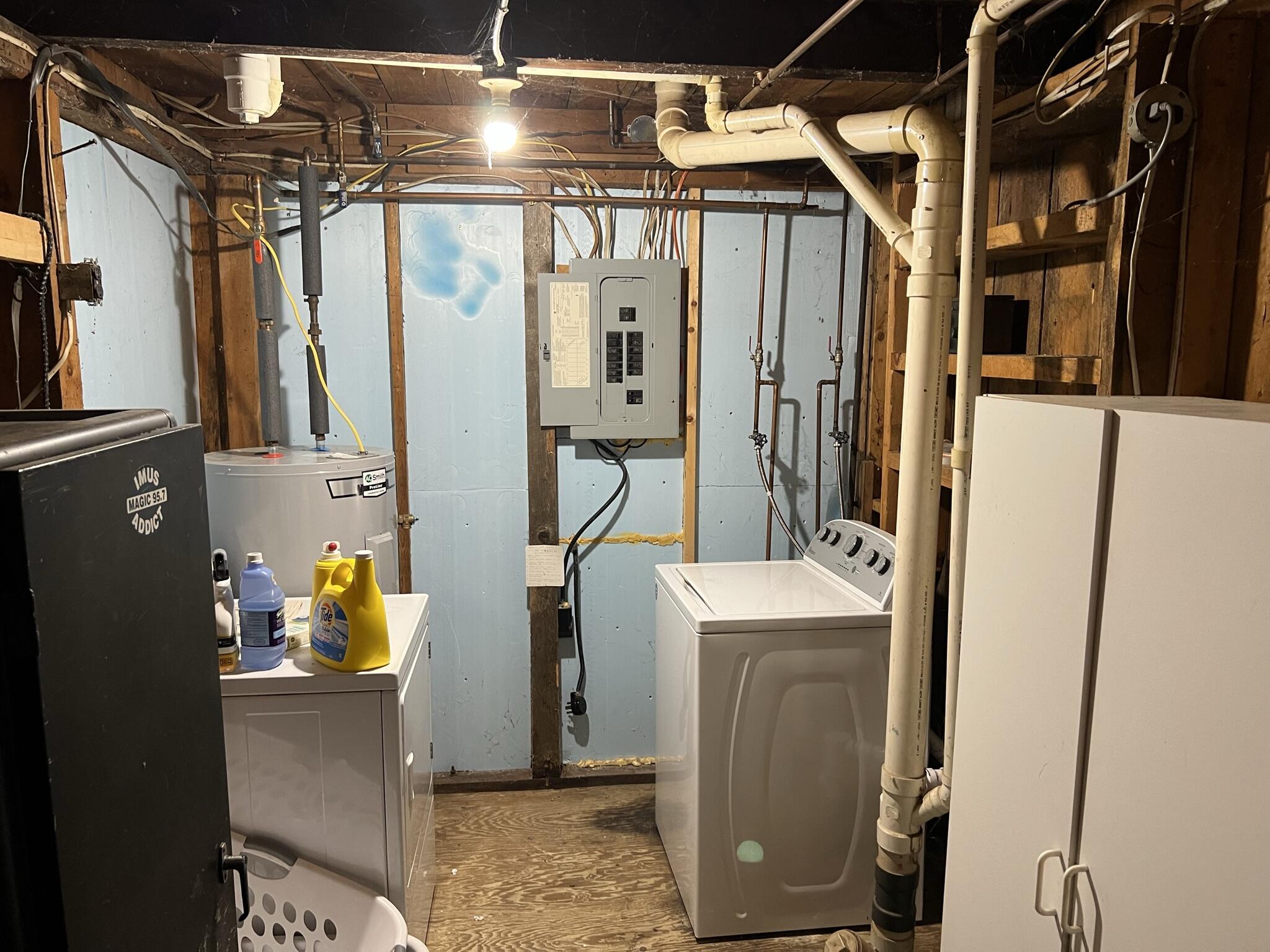 555 Southern Bay Road Penobscot, ME 04476 - Photo 19 of 24 Laundry utililty room
