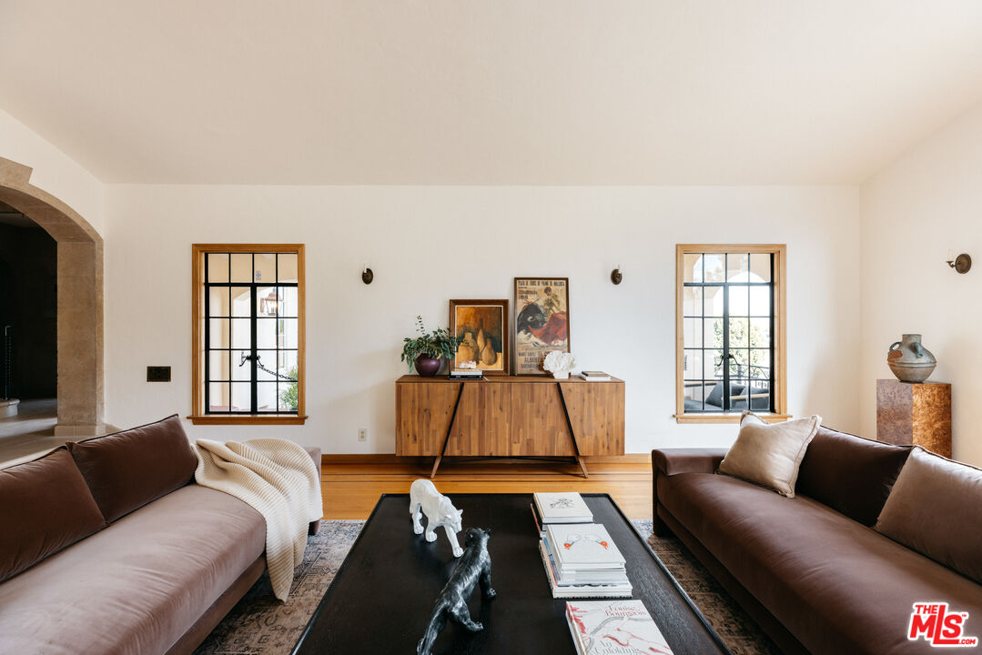 3681 Fairland Boulevard View Park, CA 90043 - Photo 11 of 54 a living room with furniture and a flat screen tv