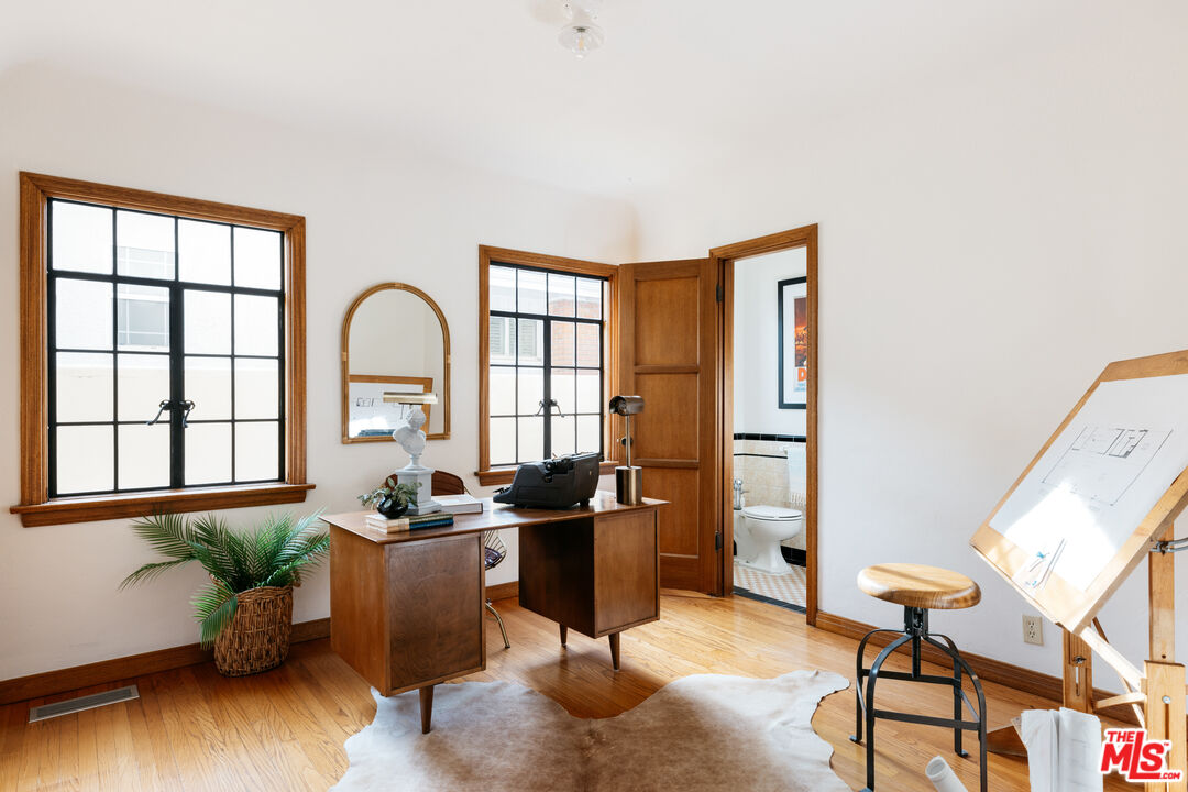 3681 Fairland Boulevard View Park, CA 90043 - Photo 22 of 54 a living room with furniture and wooden floor