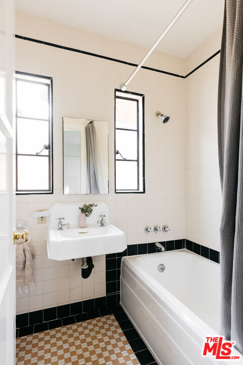 3681 Fairland Boulevard View Park, CA 90043 - Photo 31 of 54 a bathroom with a sink bath tub and a shower