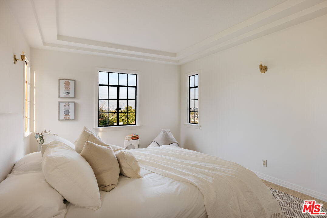 3681 Fairland Boulevard View Park, CA 90043 - Photo 33 of 54 a bedroom with a bed and a window