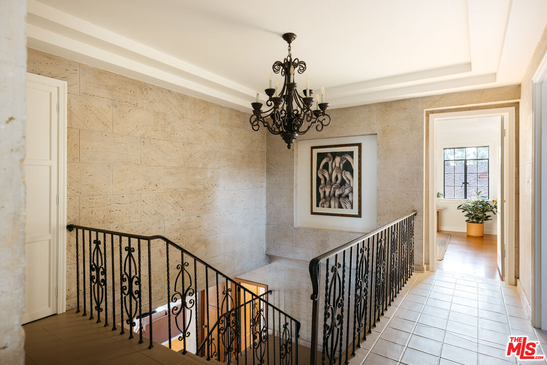 3681 Fairland Boulevard View Park, CA 90043 - Photo 35 of 54 a view of entryway