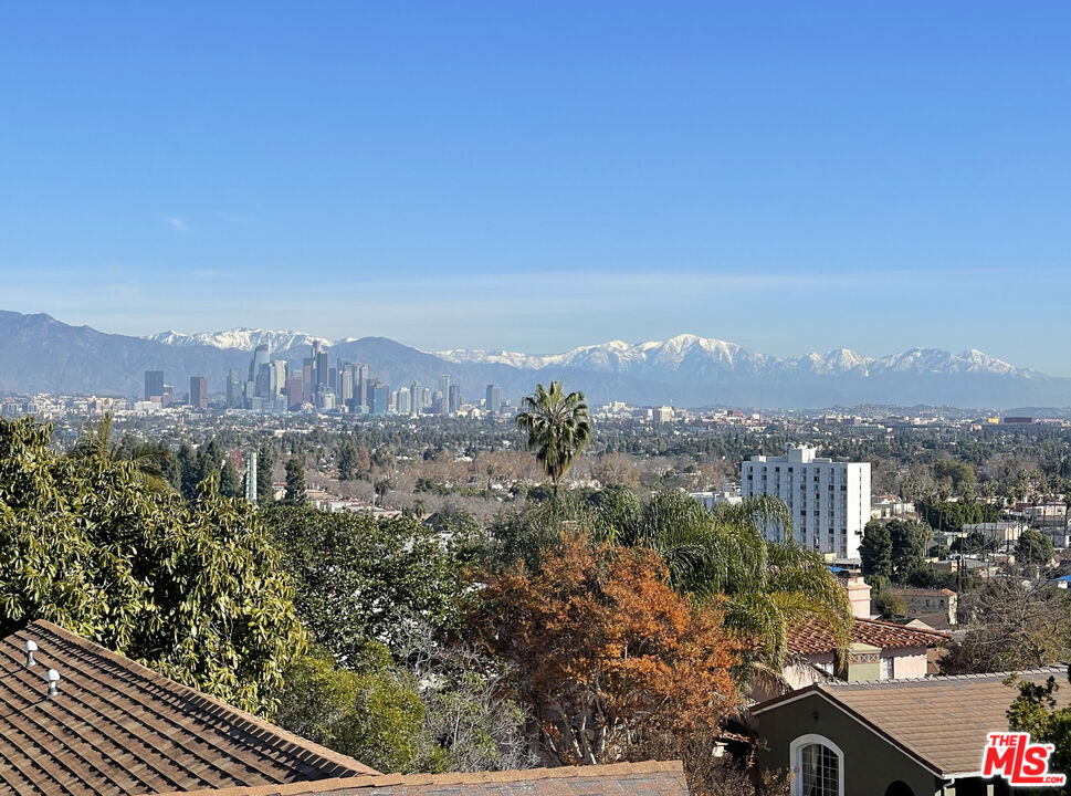 3681 Fairland Boulevard View Park, CA 90043 - Photo 39 of 54 a view of a city