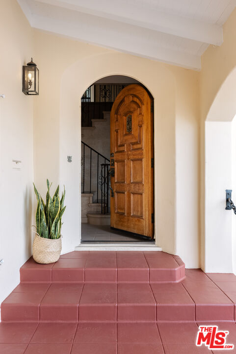 3681 Fairland Boulevard View Park, CA 90043 - Photo 4 of 54 a view of entryway with livingroom
