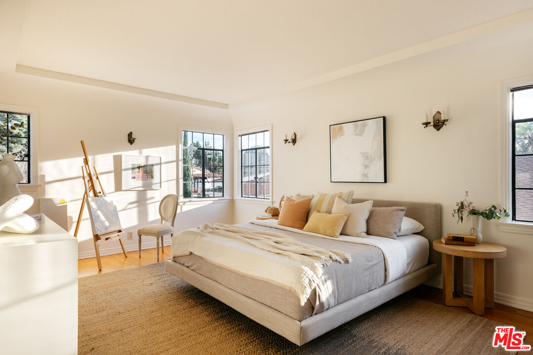 3681 Fairland Boulevard View Park, CA 90043 - Photo 42 of 54 a bedroom with a bed and wooden floor