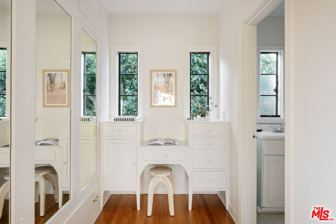 3681 Fairland Boulevard View Park, CA 90043 - Photo 45 of 54 a bathroom with a bathtub