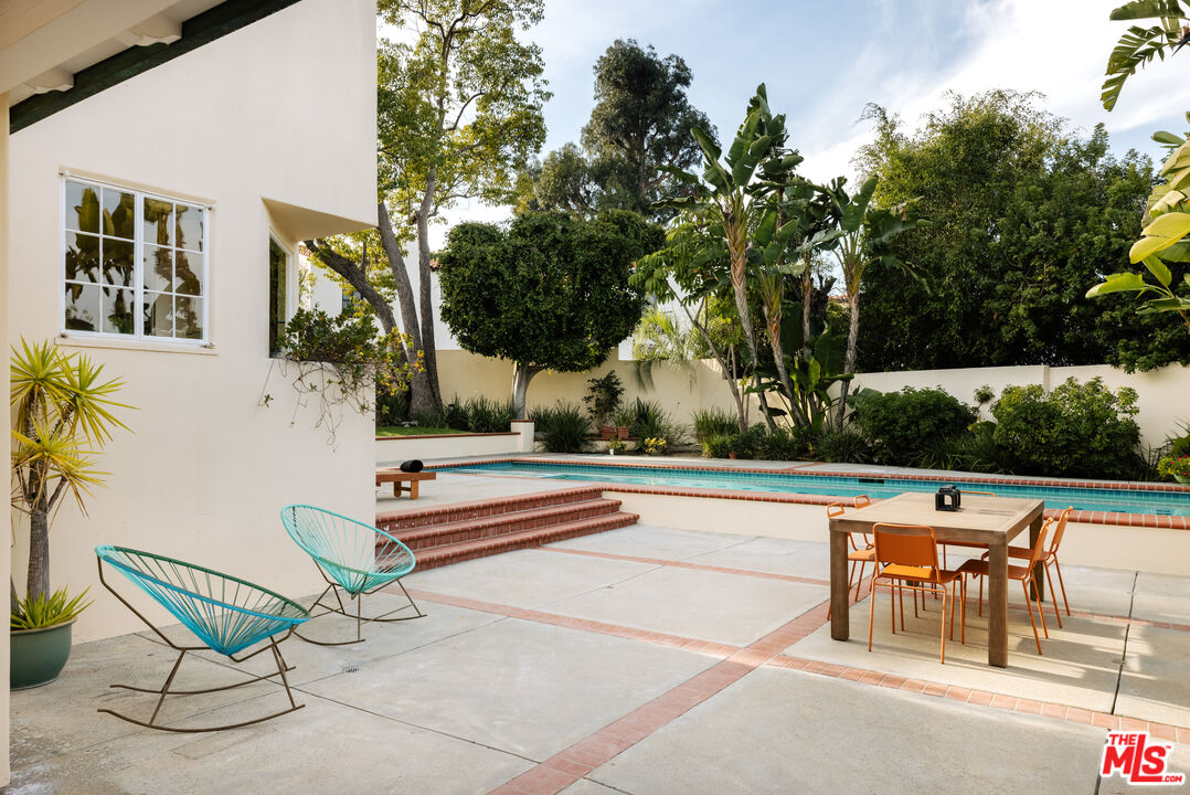 3681 Fairland Boulevard View Park, CA 90043 - Photo 46 of 54 a outdoor space with a large tree and couches