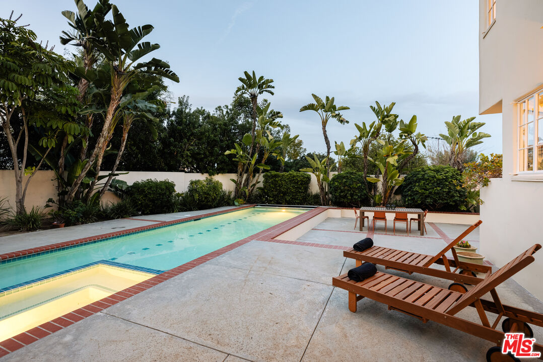 3681 Fairland Boulevard View Park, CA 90043 - Photo 52 of 54 a view of outdoor space with seating area
