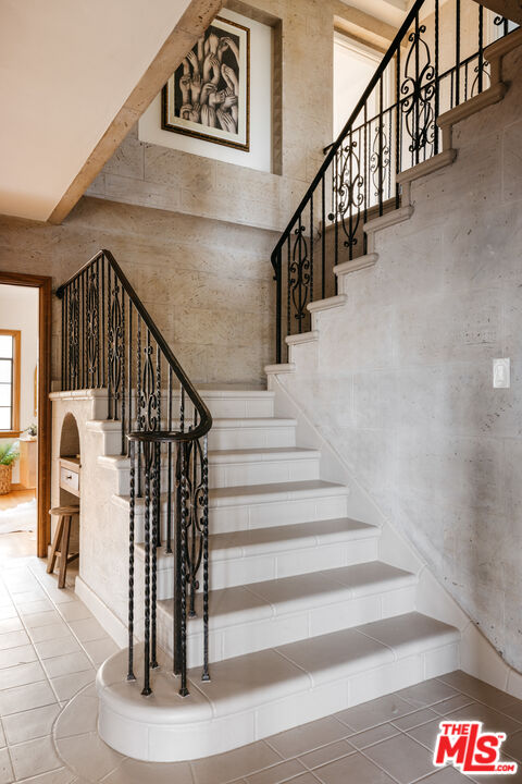 3681 Fairland Boulevard View Park, CA 90043 - Photo 6 of 54