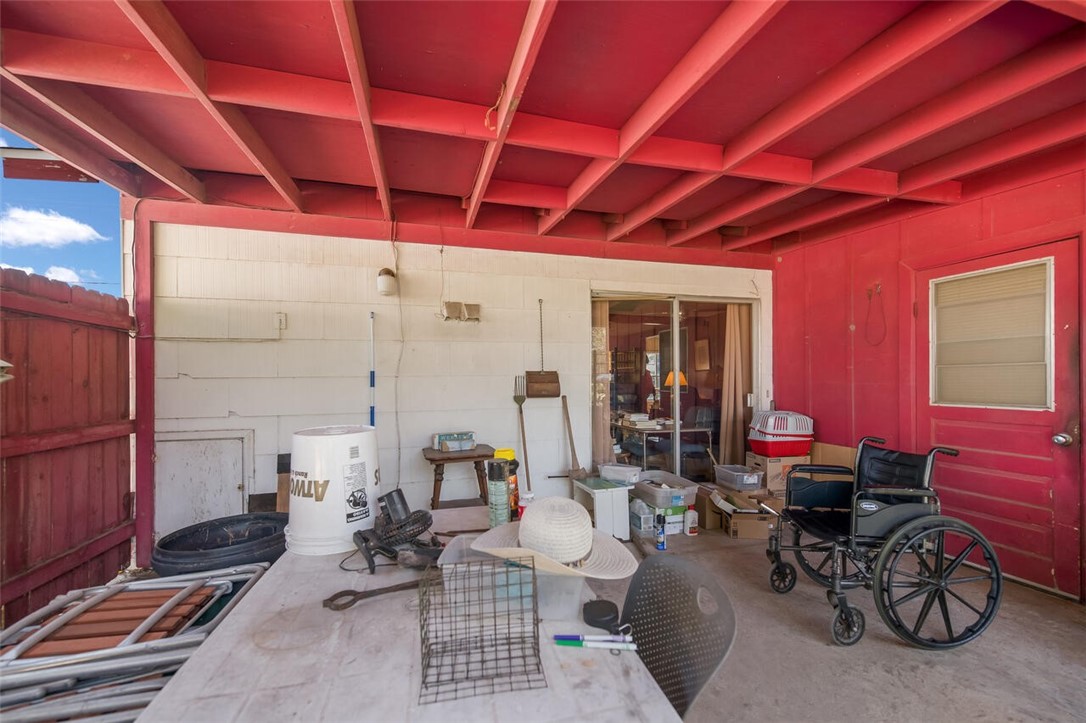 901 South Old Robinson Road Robinson, TX 76706 - Photo 21 of 55 a living room with patio furniture and a fountain