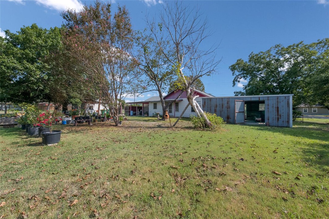901 South Old Robinson Road Robinson, TX 76706 - Photo 28 of 55 a view of a house with backyard and a tree