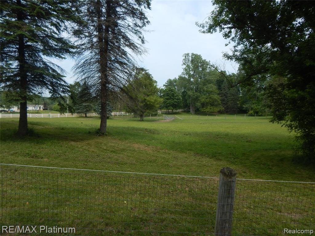 2025 West Rose Center Road Holly, MI 48442 - Photo 22 of 68 Gallery Image 22