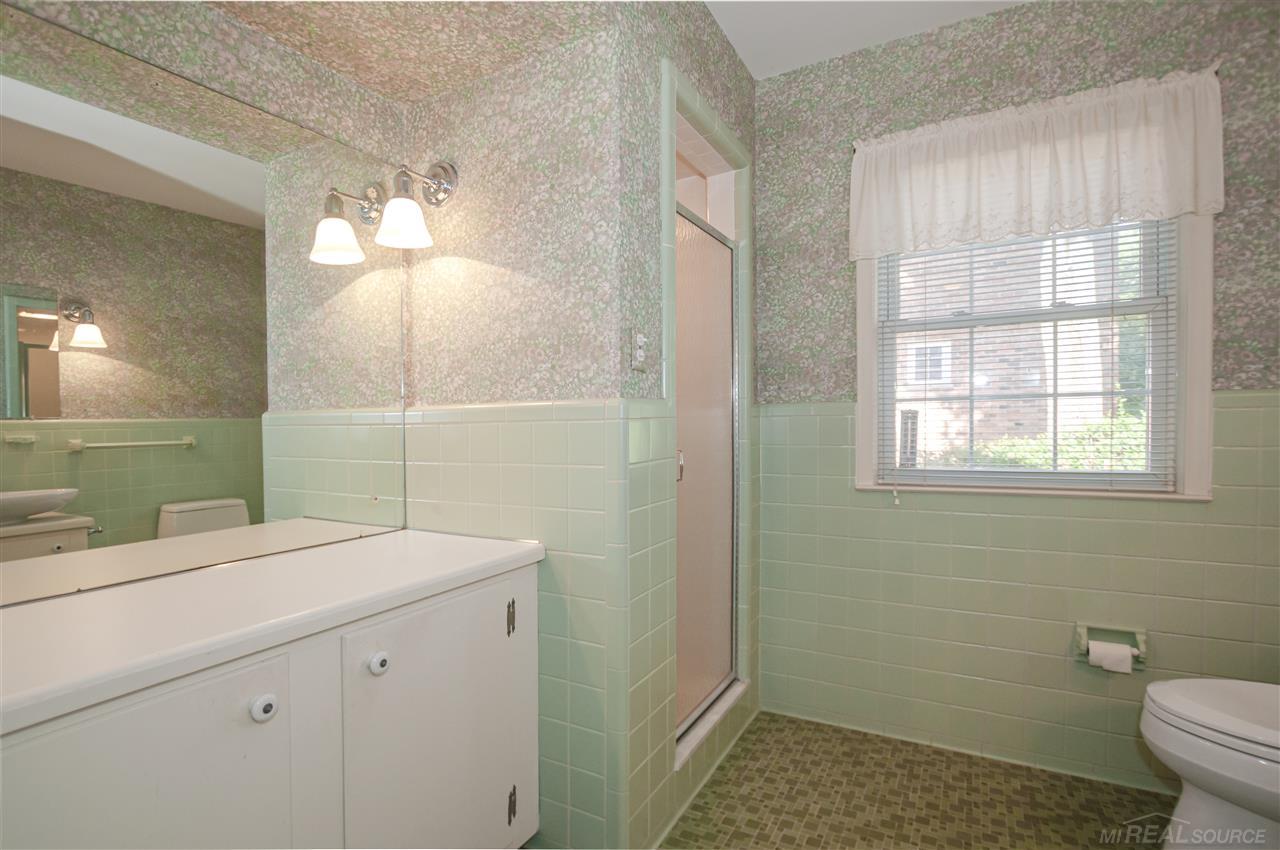 88 Roslyn Road Grosse Pointe, MI 48236 - Photo 20 of 43 50020761-19.JPG