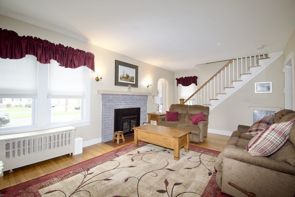 63 Gillette Avenue Springfield, MA 01118 - Photo 4 of 29 Gallery Image 4