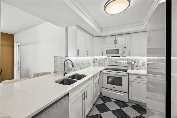 $1,675 | 3625 Boca Ciega Drive, Unit 307, Naples, FL 34112