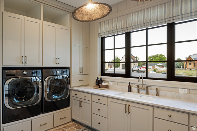 423 Eldorado Drive Mapleton, UT 84664 - Photo 15 of 40 Laundry area with separate washer and dryer and cabinet space