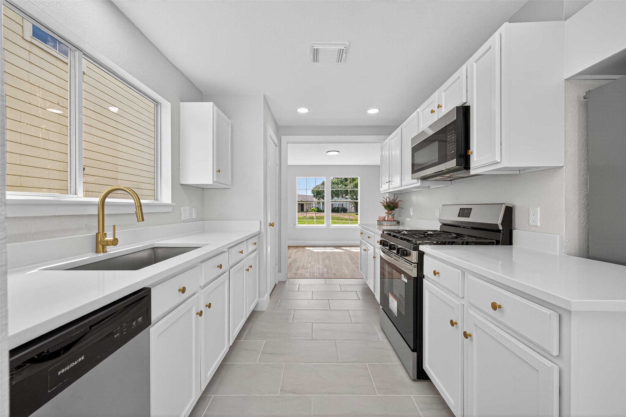 19515 Fletcher Way Drive Houston, TX 77073 - Photo 9 of 27 Galley kitchen for multifunctional use.