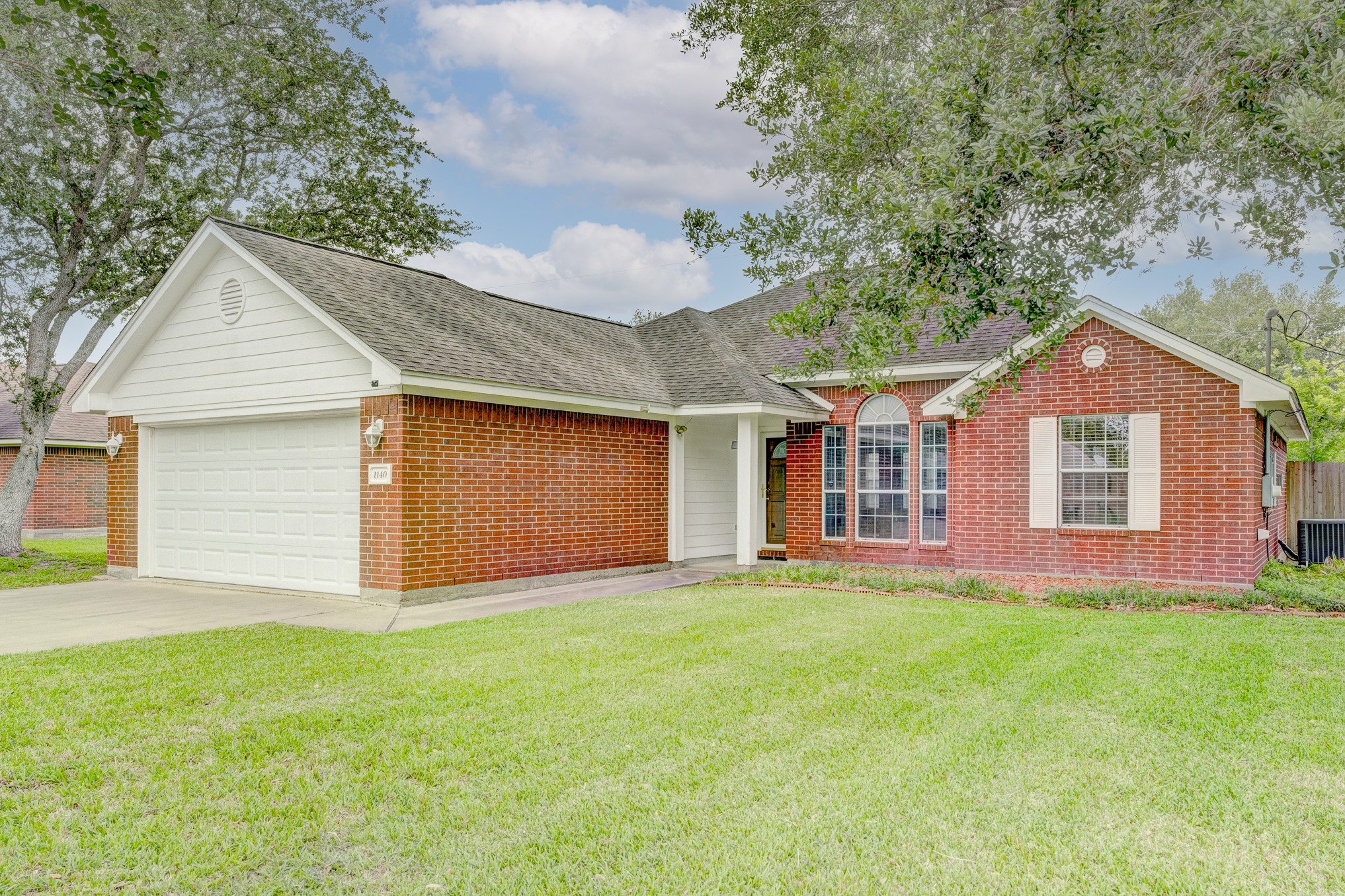 1140 Thomas Drive Angleton, TX 77515 - Photo 2 of 31