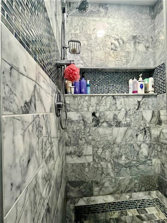 185 Richardson Road Coventry, RI 02816 - Photo 29 of 37 Walik-in custom shower