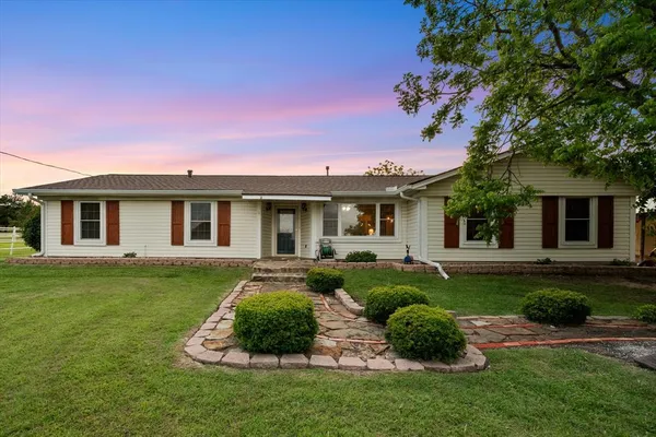 $475,000 | 308 Sunset Drive, Corsicana, TX 75110