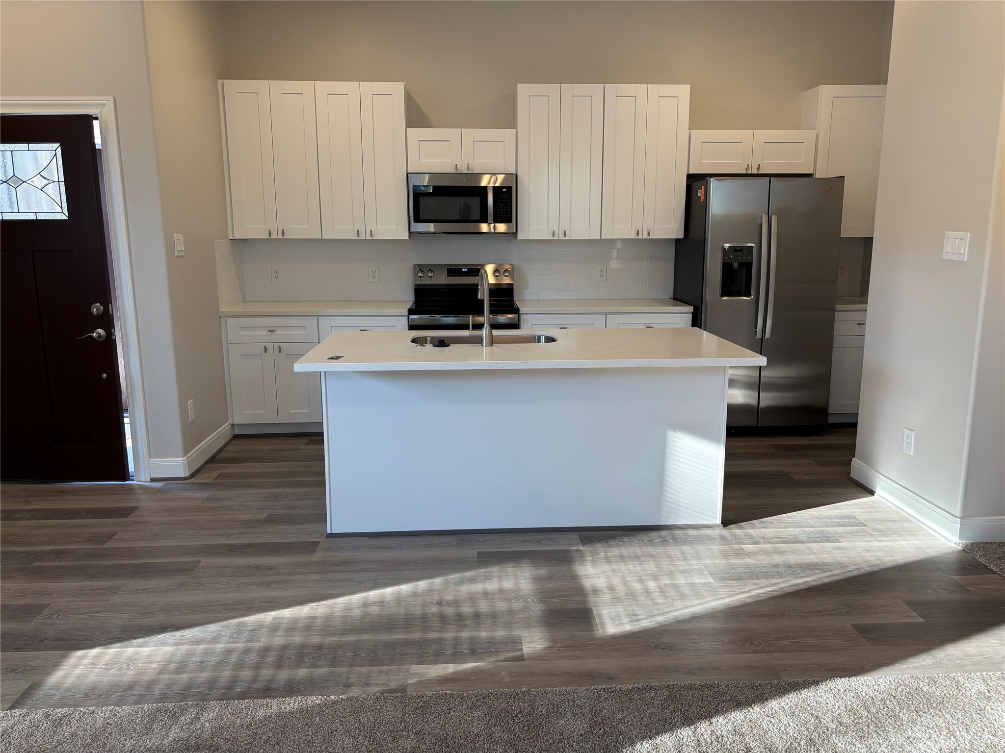 504 Nursery Road, Unit 1107 The Woodlands, TX 77380 - Photo 15 of 31 a kitchen with stainless steel appliances a refrigerator stove microwave and sink