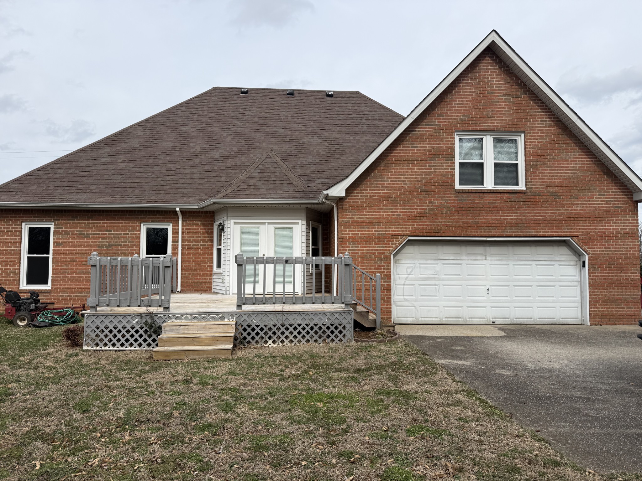 135 Lake Pointe Road La Vergne, TN 37086 - Photo 13 of 14 a front view of a house with a yard