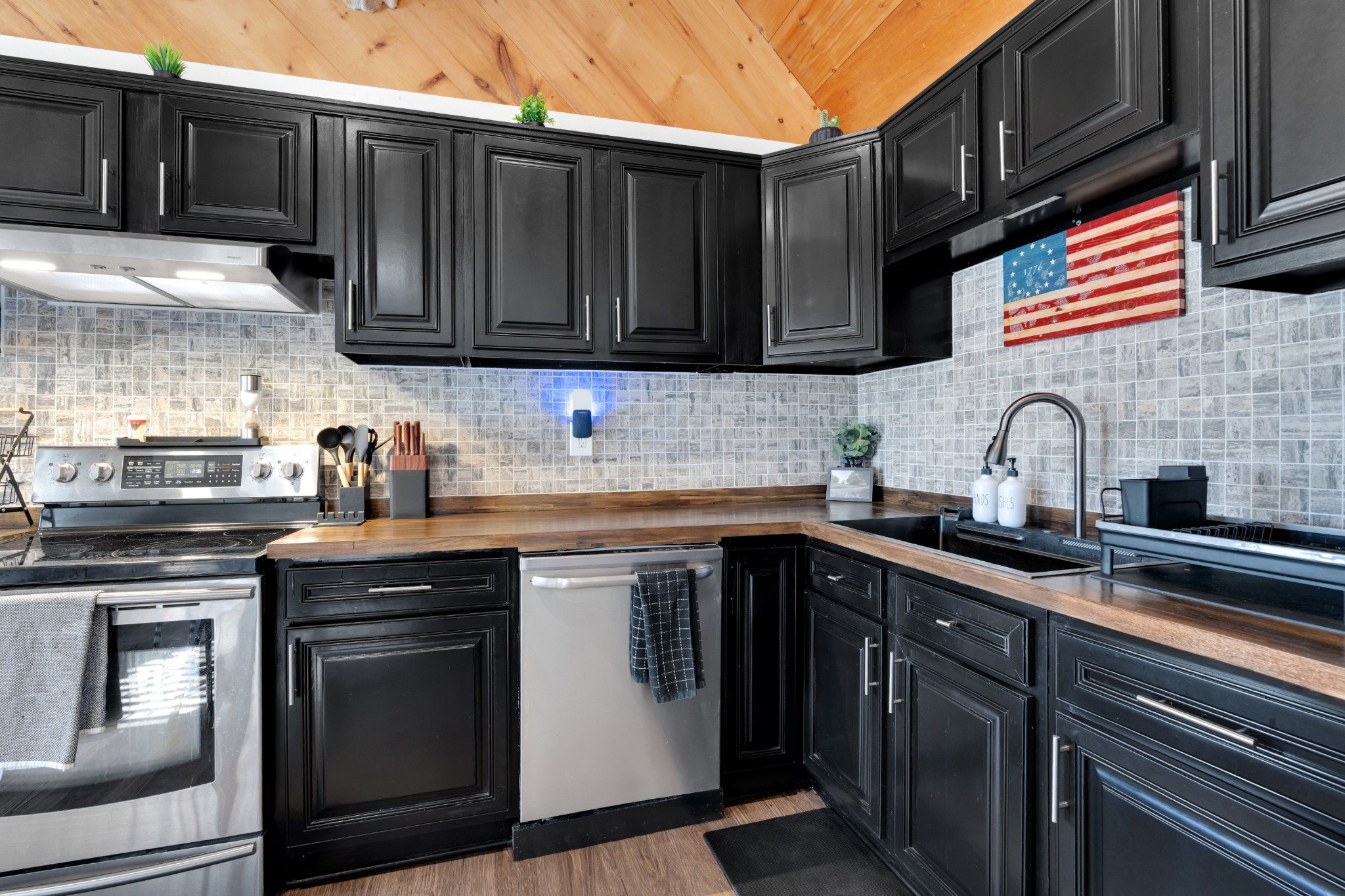 1956 Vanzant Bend Road Belvidere, TN 37306 - Photo 5 of 43