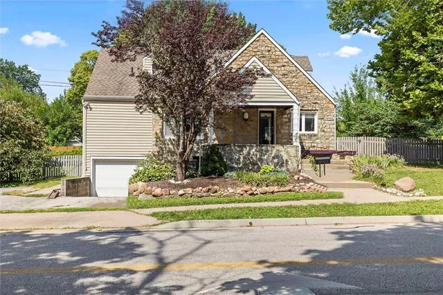 $280,000 | 10103 Johnson Drive, Shawnee, KS 66203