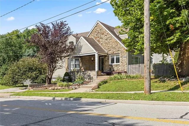 $280,000 | 10103 Johnson Drive, Shawnee, KS 66203