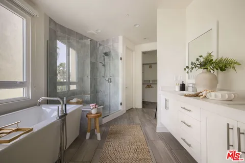 $2,850,000 | 12821 North Seaglass Circle, Playa Vista, CA 90094